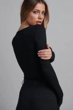 Lara Bodysuit Black 11 Lara Bodysuit Black -Chic Boutique Shop 20221021 MartenAscenzo BayseBrand Ecommerce 013121283 Edit