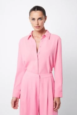 Sweet Escape Shirt Pink -Chic Boutique Shop 20230309 Mossman September23 ONLINE S44 2463