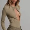 Orian Bodysuit Pale Khaki -Chic Boutique Shop 20230414 MartenAscenzo BayseBrand Ecommerce 018 20230414 MartenAscenzo BayseBrand Ecommerce 018154346 Edit