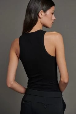 Wayward Tank Black 9 Wayward Tank Black -Chic Boutique Shop 20230615 MartenAscenzo BayseBrand Ecommerce 020 20230615 MartenAscenzo BayseBrand Ecommerce 020168399