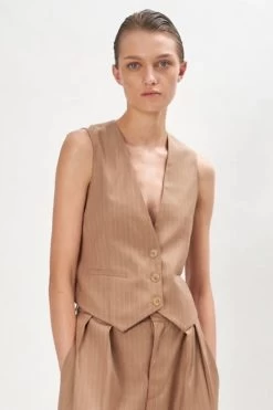 Foxy Vest Tan