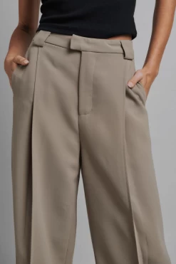 Rossi Pant Light Khaki -Chic Boutique Shop 4 29eb9bc6 27df 4718 ac35 7460c75600a5