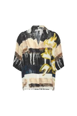 Skye Printed Short Sleeve Shirt 15 Skye Printed Short Sleeve Shirt -Chic Boutique Shop C M CAMILLA AND MARC Skye printed short sleeve short 640x960copy