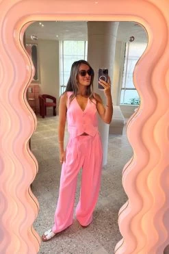 Sweet Escape Vest Pink 10 Sweet Escape Vest Pink -Chic Boutique Shop Facetune 04 09 2023 15 57 48