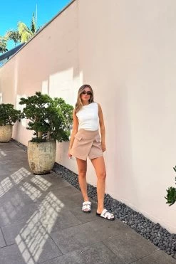 Sneaky Mini Skirt Latte -Chic Boutique Shop Facetune 17 08 2023 15 08 30