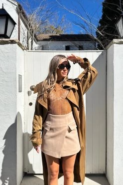 Sneaky Mini Skirt Latte -Chic Boutique Shop Facetune 17 08 2023 15 10 23