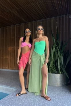 Sneaky Short Sarong Pink 11 Sneaky Short Sarong Pink -Chic Boutique Shop IMG 0100 Facetune 16 06 2023 12 08 36