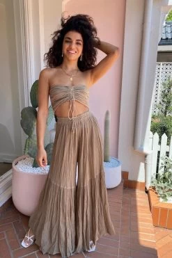 The Milos Pants Tobacco -Chic Boutique Shop IMG 5041 7e657920 47f3 4801 8f6c e6998e00182f