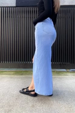 Denim Link Maxi Skirt 12 Denim Link Maxi Skirt -Chic Boutique Shop IMG 5993 Facetune 17 04 2023 17 02 33