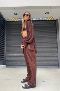 OSEREE Lumiere Long Shirt Chocolate Chiaro -Chic Boutique Shop IMG 6019 Facetune 29 12 2022 11 02 42 d70fa37b f3a1 4c2f a0a9 19f07a8f3259