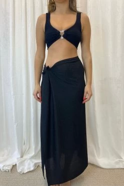 Sneaky Long Sarong Black 9 Sneaky Long Sarong Black -Chic Boutique Shop IMG 9008 Facetune 09 06 2023 11 28 00
