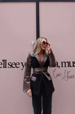 The Ultimate Muse Blazer 2.0 -Chic Boutique Shop Tezza 2880 1800x1800 9e234cfe d746 4e52 9450 5c5e888deb76