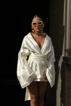 Rio Robe Short Ivory 9 Rio Robe Short Ivory -Chic Boutique Shop image 700x 14513c84 44d1 44cc 9d4d 3218fc54cef2